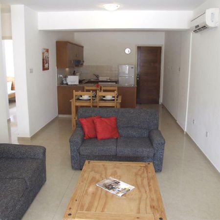 2 Bedroom Poolside Apartment E9 Péja Eksteriør bilde