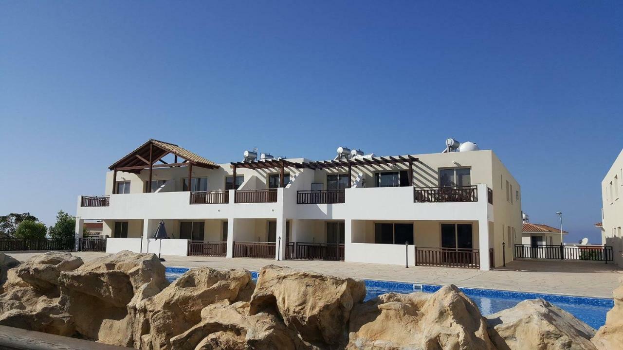 2 Bedroom Poolside Apartment E9 Péja Eksteriør bilde
