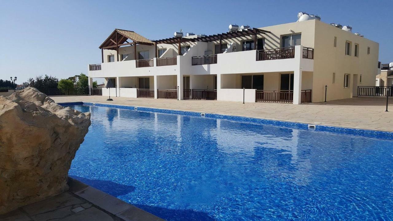 2 Bedroom Poolside Apartment E9 Péja Eksteriør bilde